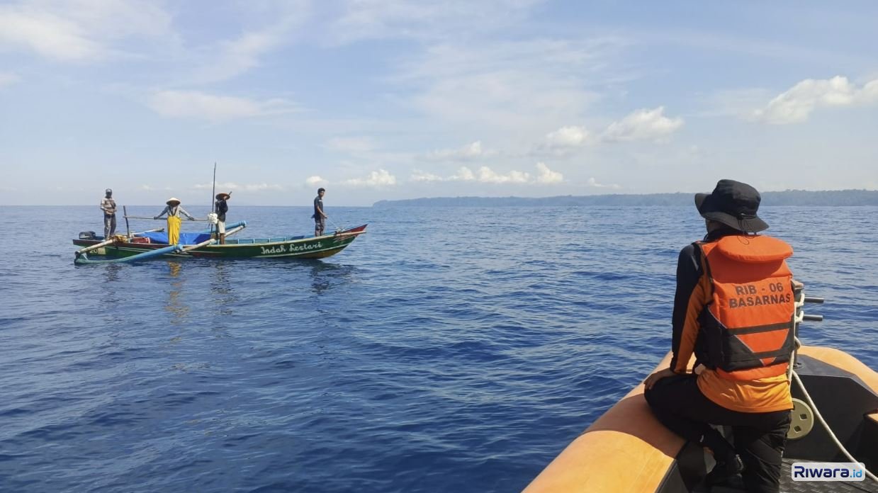 SAR gabungan melibatkan komunitas nelayan untuk mencari salah satu nelayan yang hilang di selatan Nusakambangan